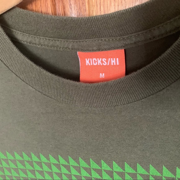 Men’s Medium Kicks HI T-Shirt - Picture 3 of 4